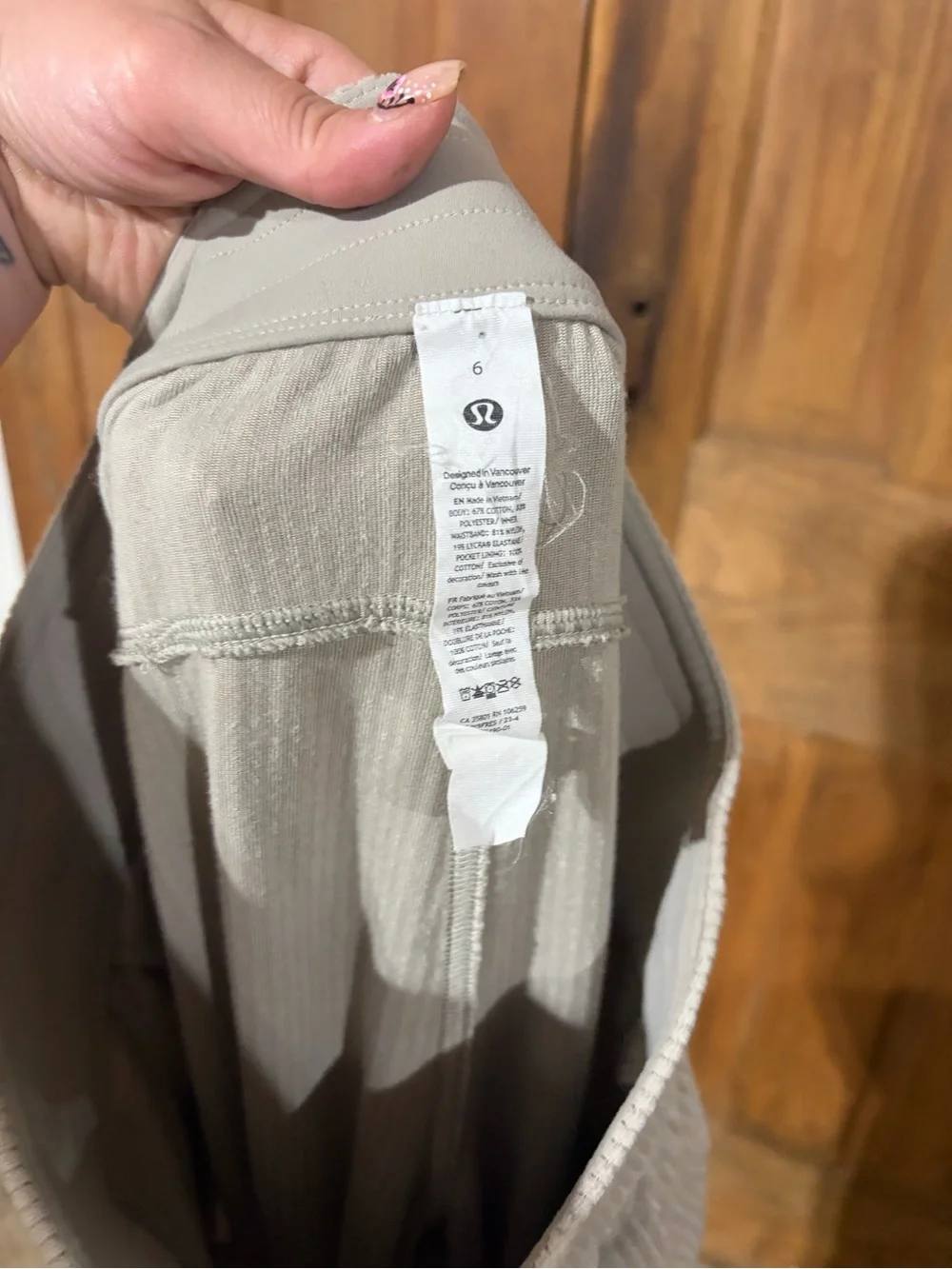 Lululemon – Scuba Mid-Rise Wide-Leg Pant Velvet Cord – Riverstone – Sz. 6